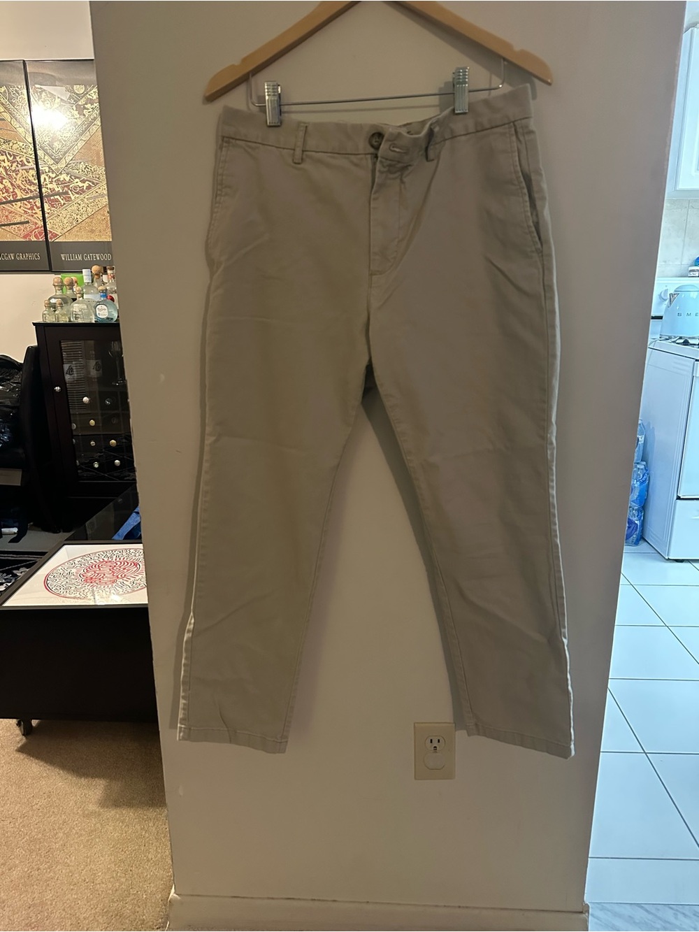 Old Navy Men's Chinos in Light Khaki